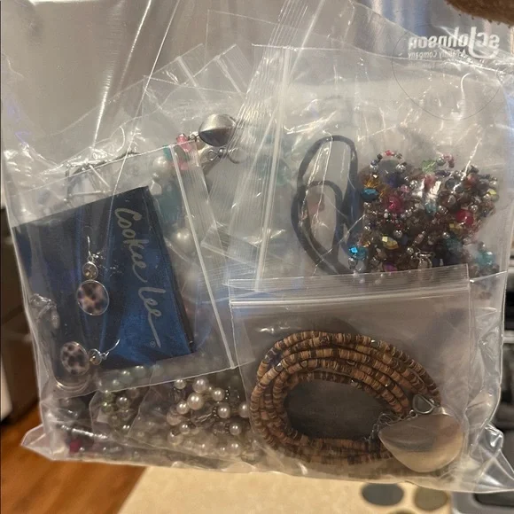 Cookie Lee lot of 30 pieces of Jewelry - Picture 4 of 4